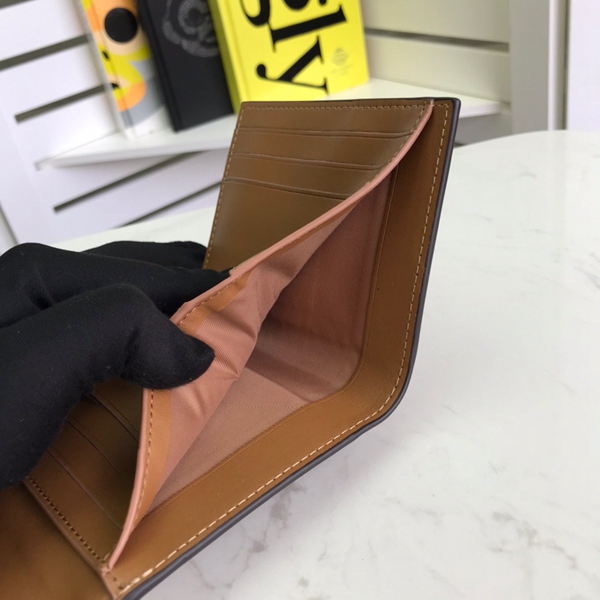 コーチ財布着用イメージ